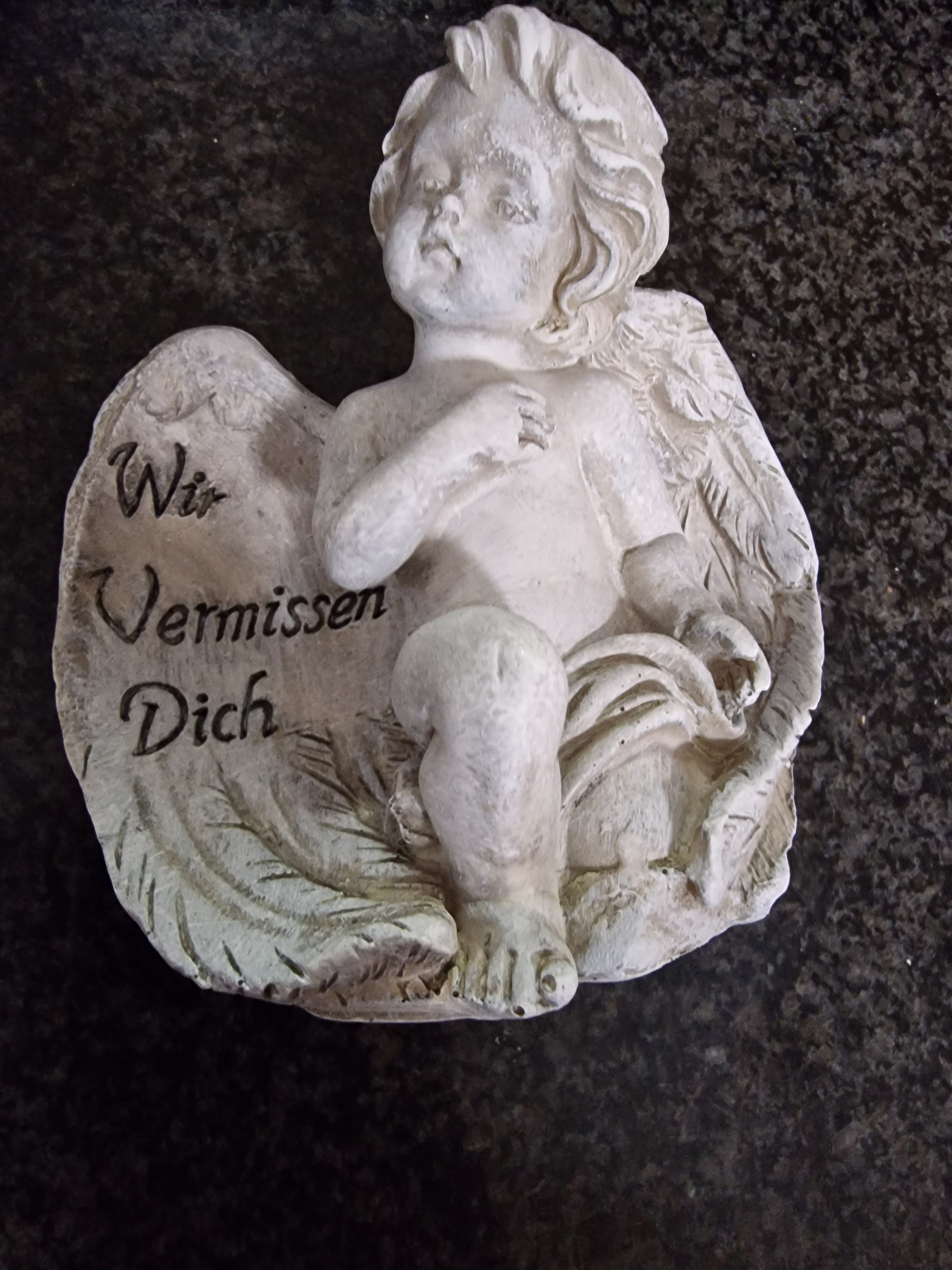 Grabschmuck Engel mit Spruch Wir vermissen dich