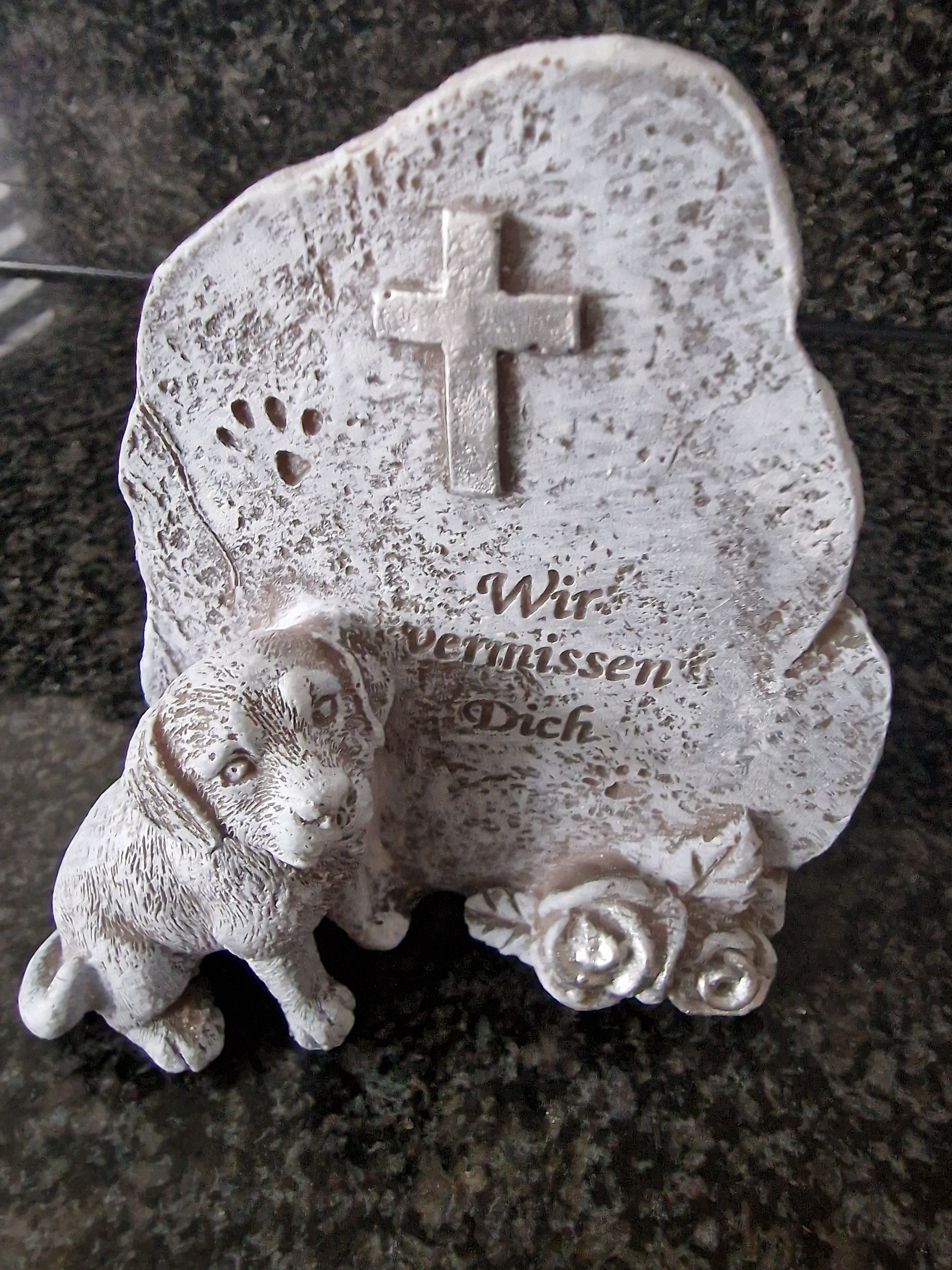 Grabschmuck Grabstein mit Hund oder Katze mit Spruch Wir vermissen Dich Trauer