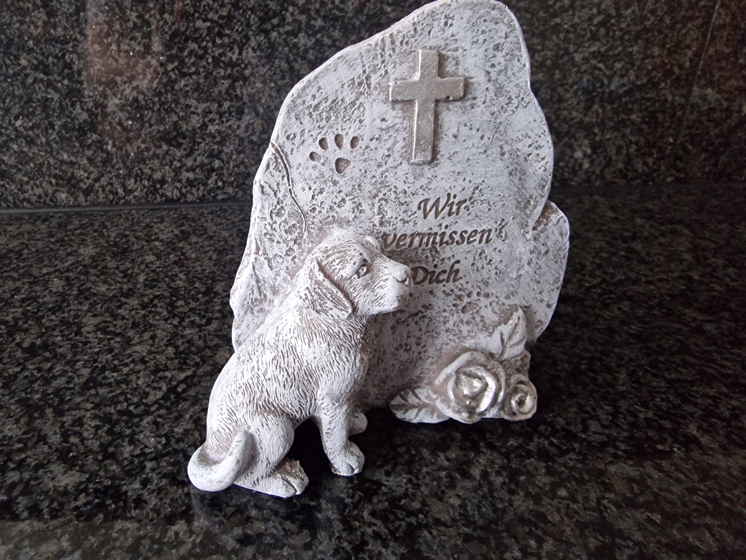 Grabschmuck Grabstein mit Hund oder Katze mit Spruch Wir vermissen Dich Trauer