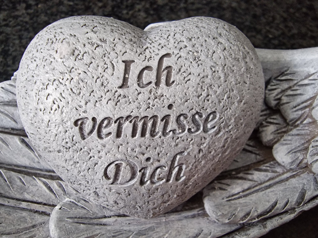 Grabschmuck Grabherz "Ich vermisse Dich" liegend auf Flügel