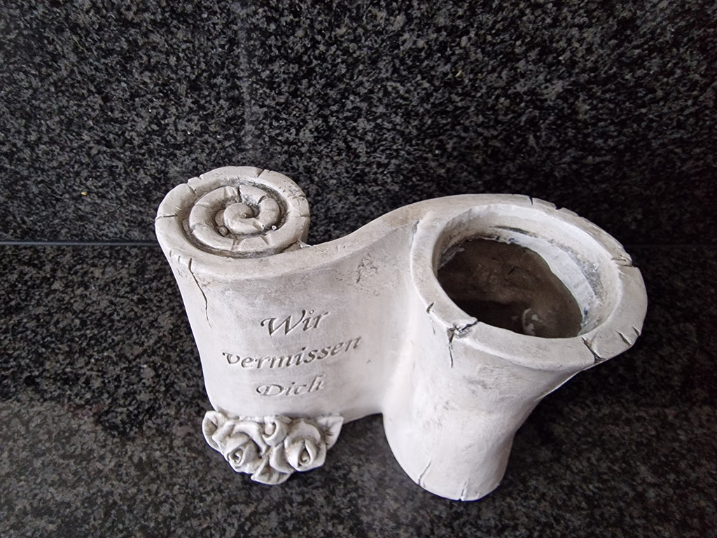 Wetterfeste Grabvase - Polyresin - Grau - " Wir vermissen Dich" / "In stillem Gedenken" - 13 cm