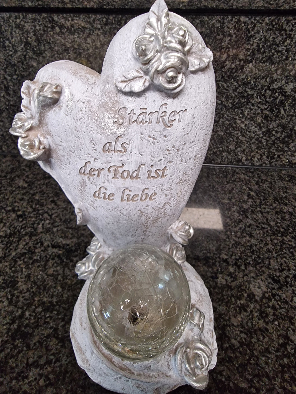 Grabherz mit Engel & Blumen – mit Spruch & Solar-Licht | Gedenkdeko 20 cm