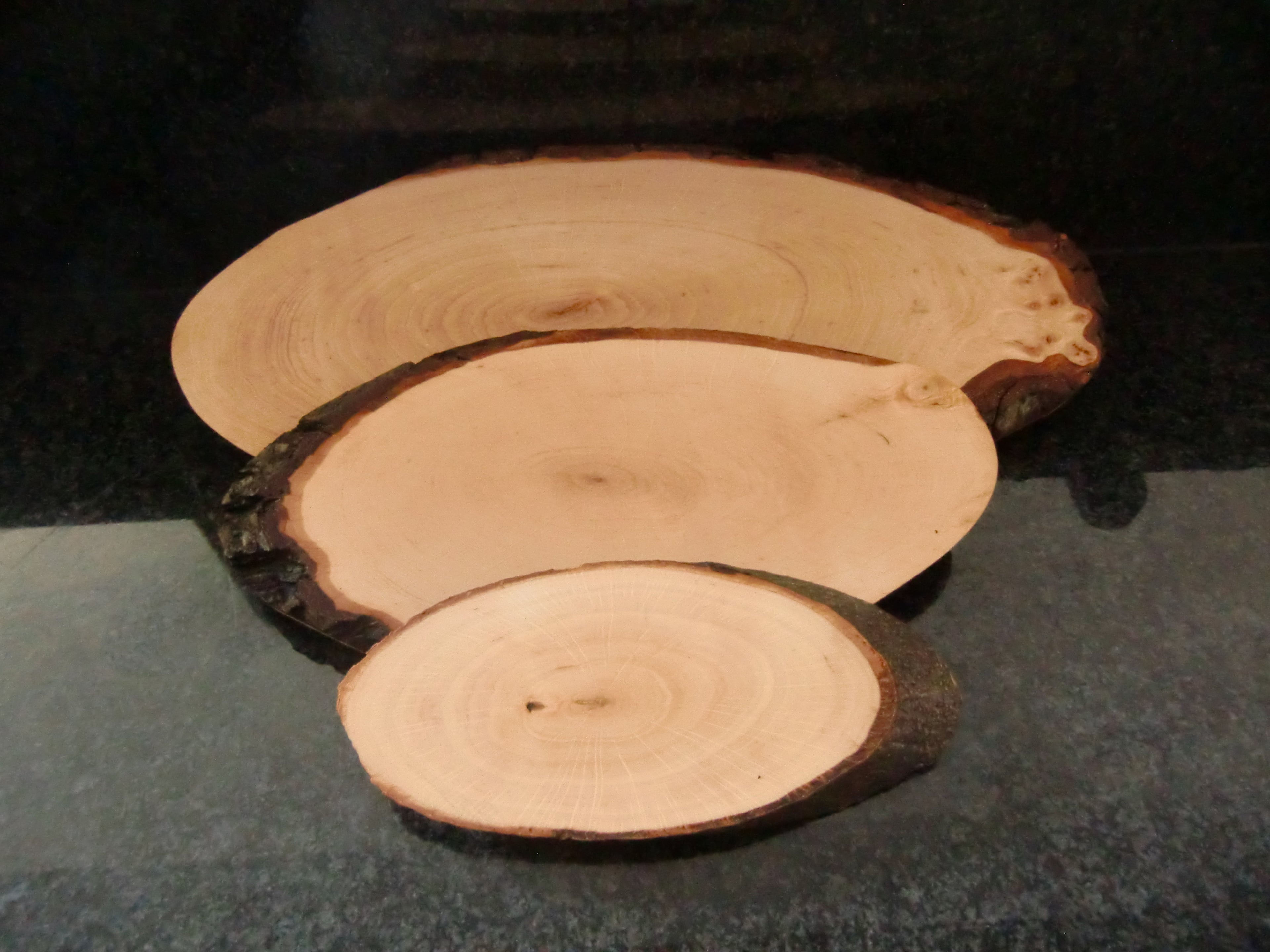 Käsebrett Rinde Schneidbrett Rindenbrett ERLE Holz Deko Servierbrett Baumscheibe
